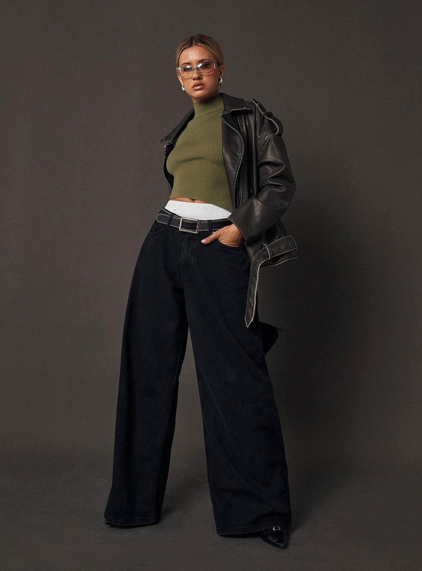 Naylor Mid Rise Wide Leg Jeans Washed Black Denim - Image 9