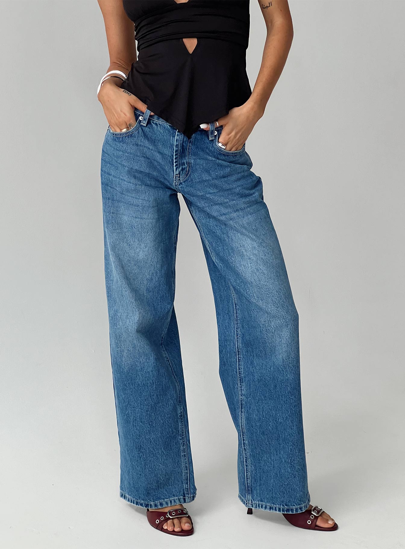 Serenitia Mid Rise Relaxed Jeans Mid Blue Wash - Image 8