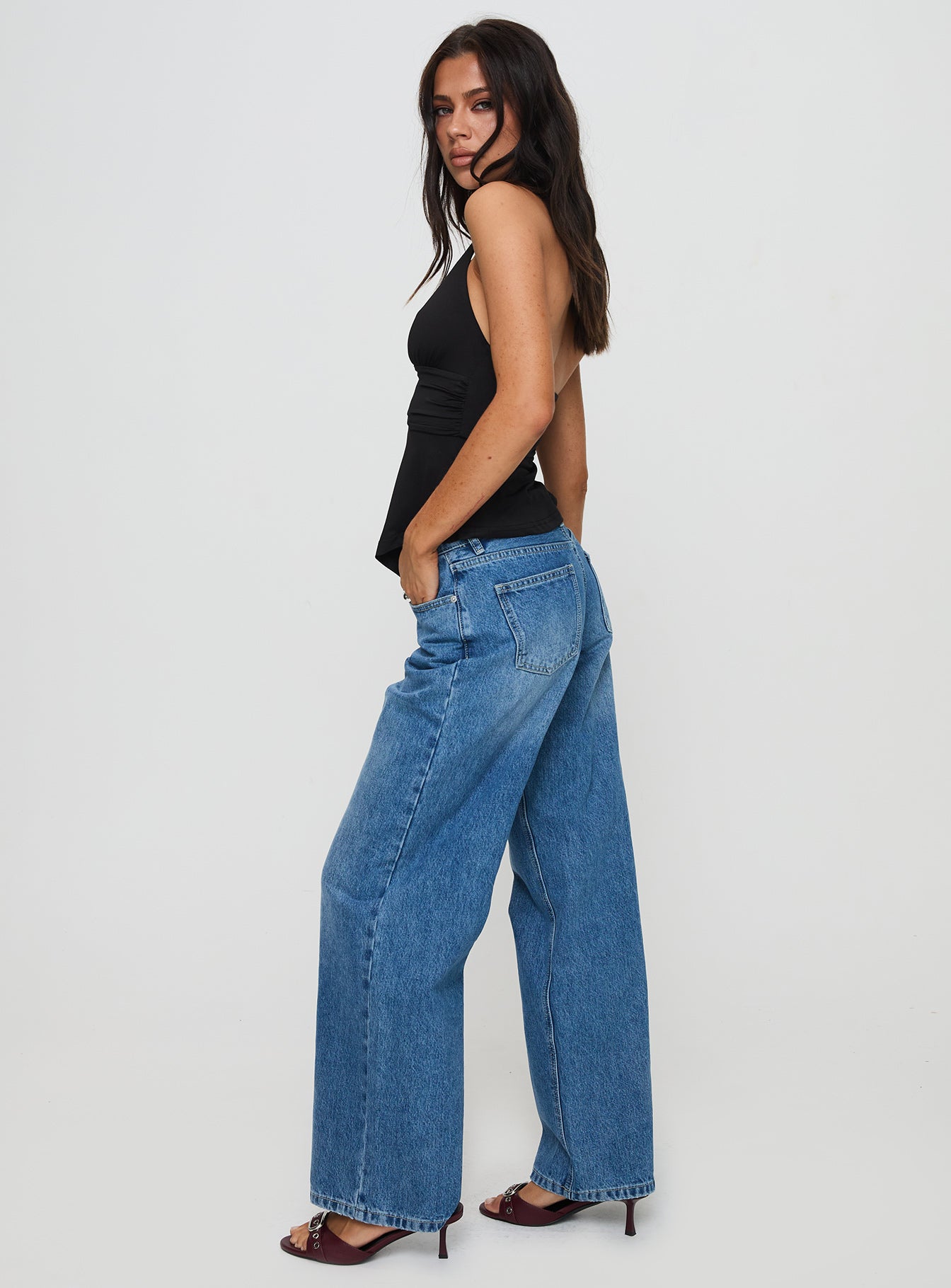 Serenitia Mid Rise Relaxed Jeans Mid Blue Wash - Image 4