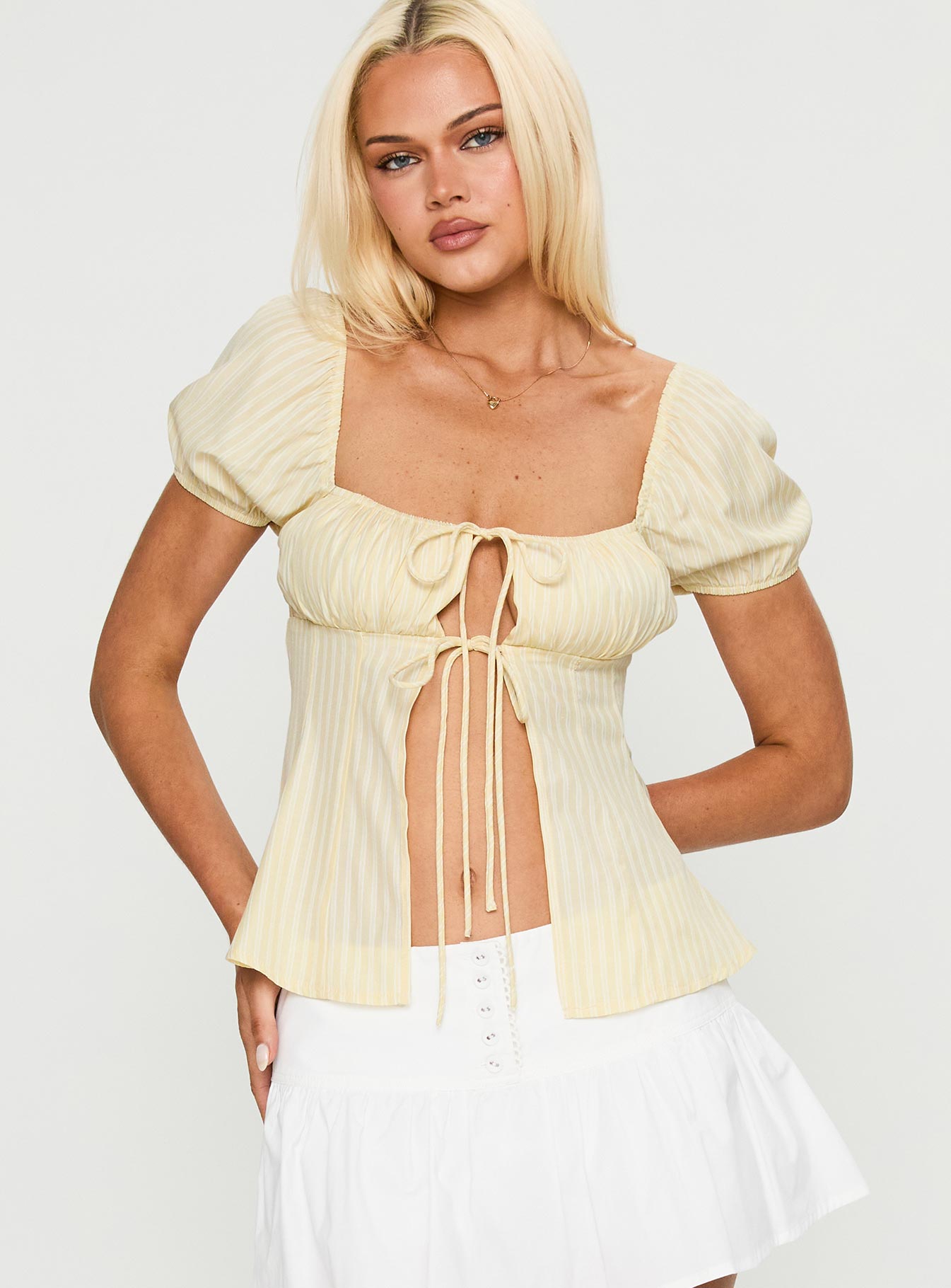 How To Fly Tie Detail Top Yellow - Image 2