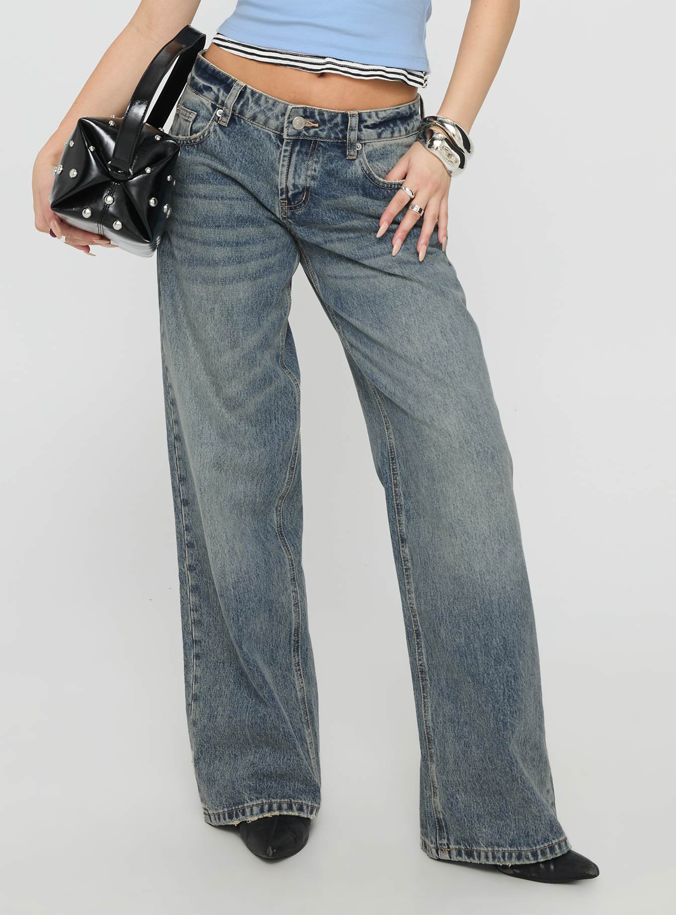 Zaralyn Low Rise Wide Leg Jeans Mid Blue Wash - Image 2
