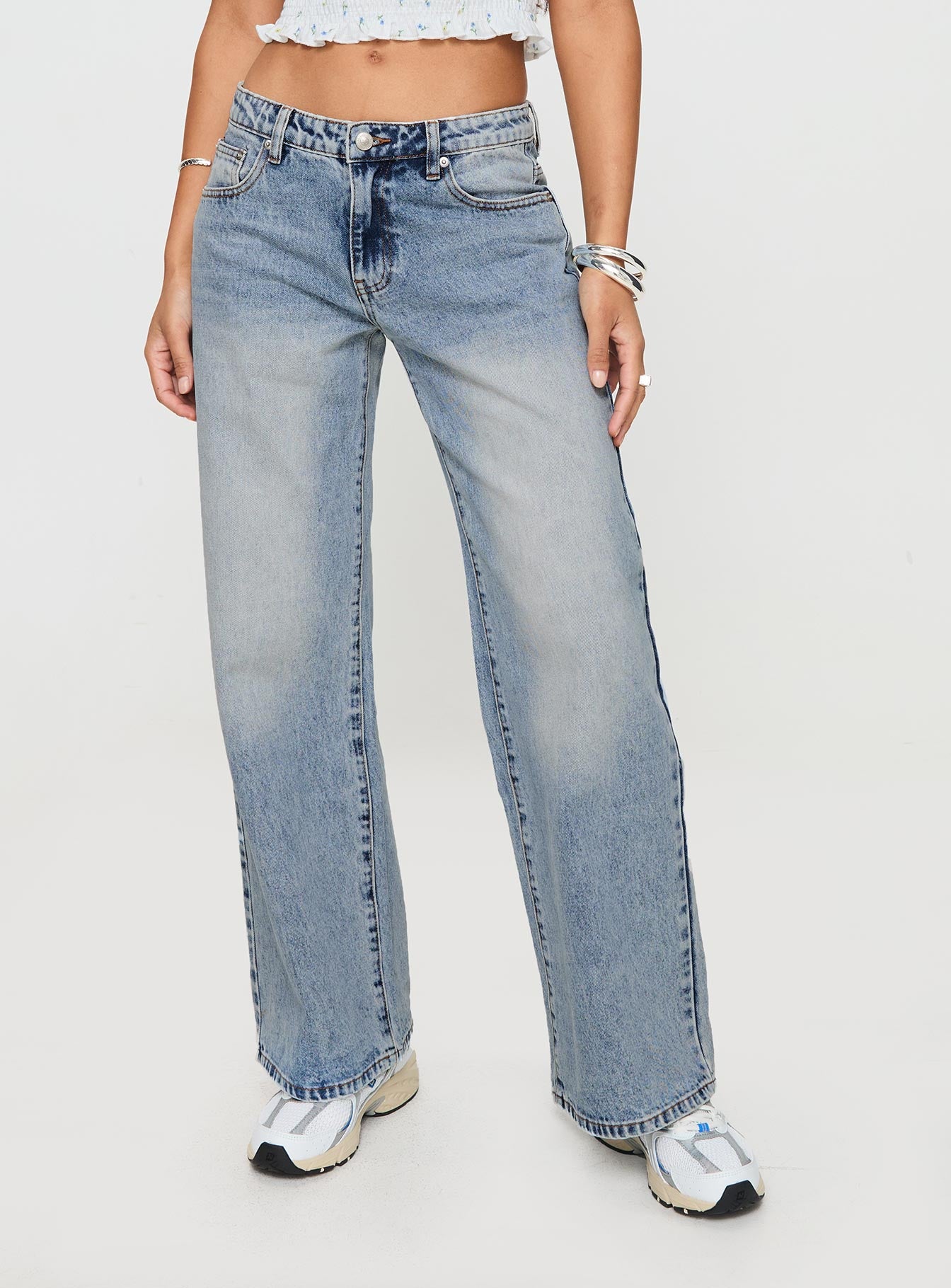 Ronine Low Rise Wide Leg Jeans Light Wash - Image 2