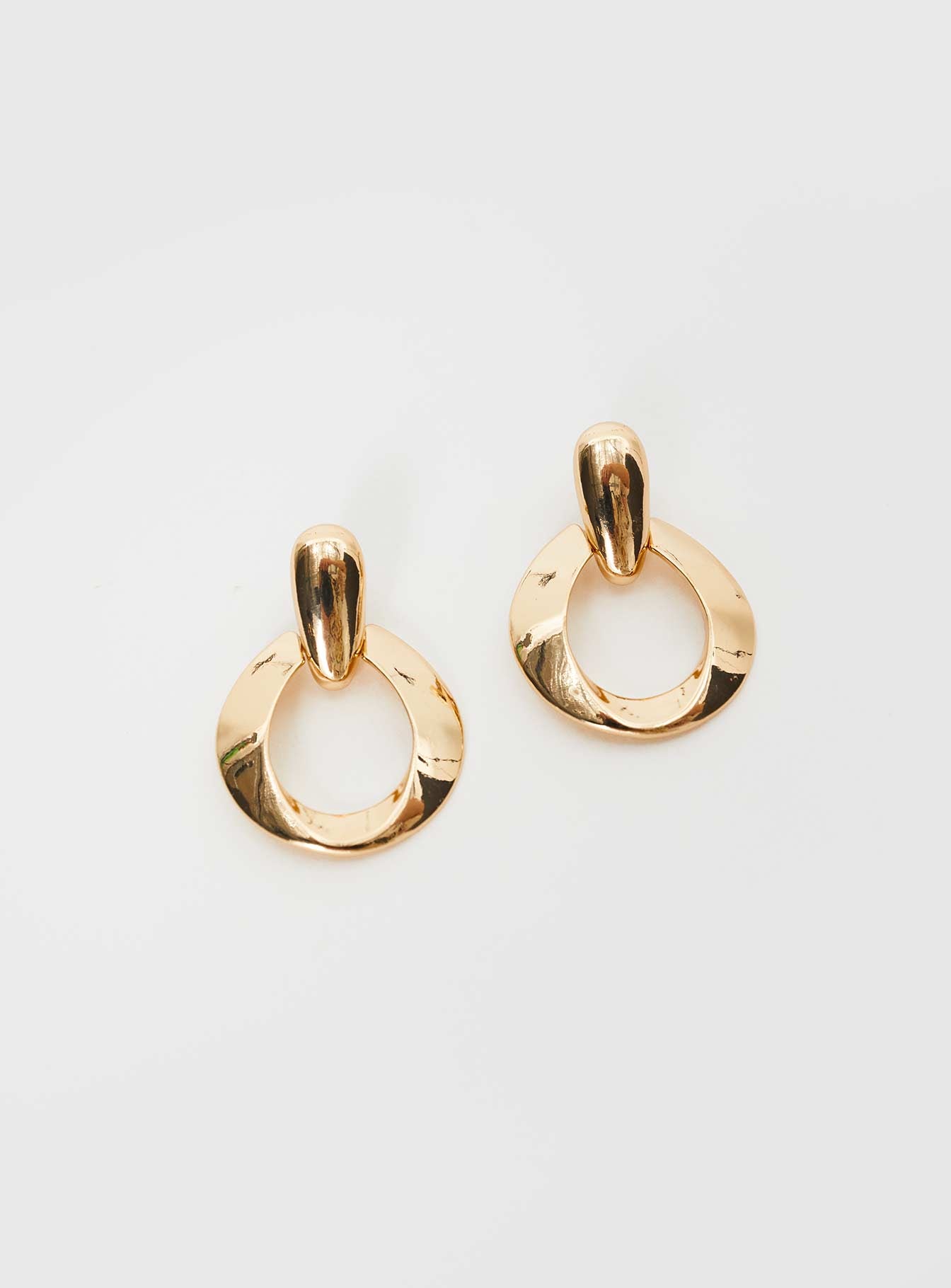 Dallia Earrings Gold - Image 2