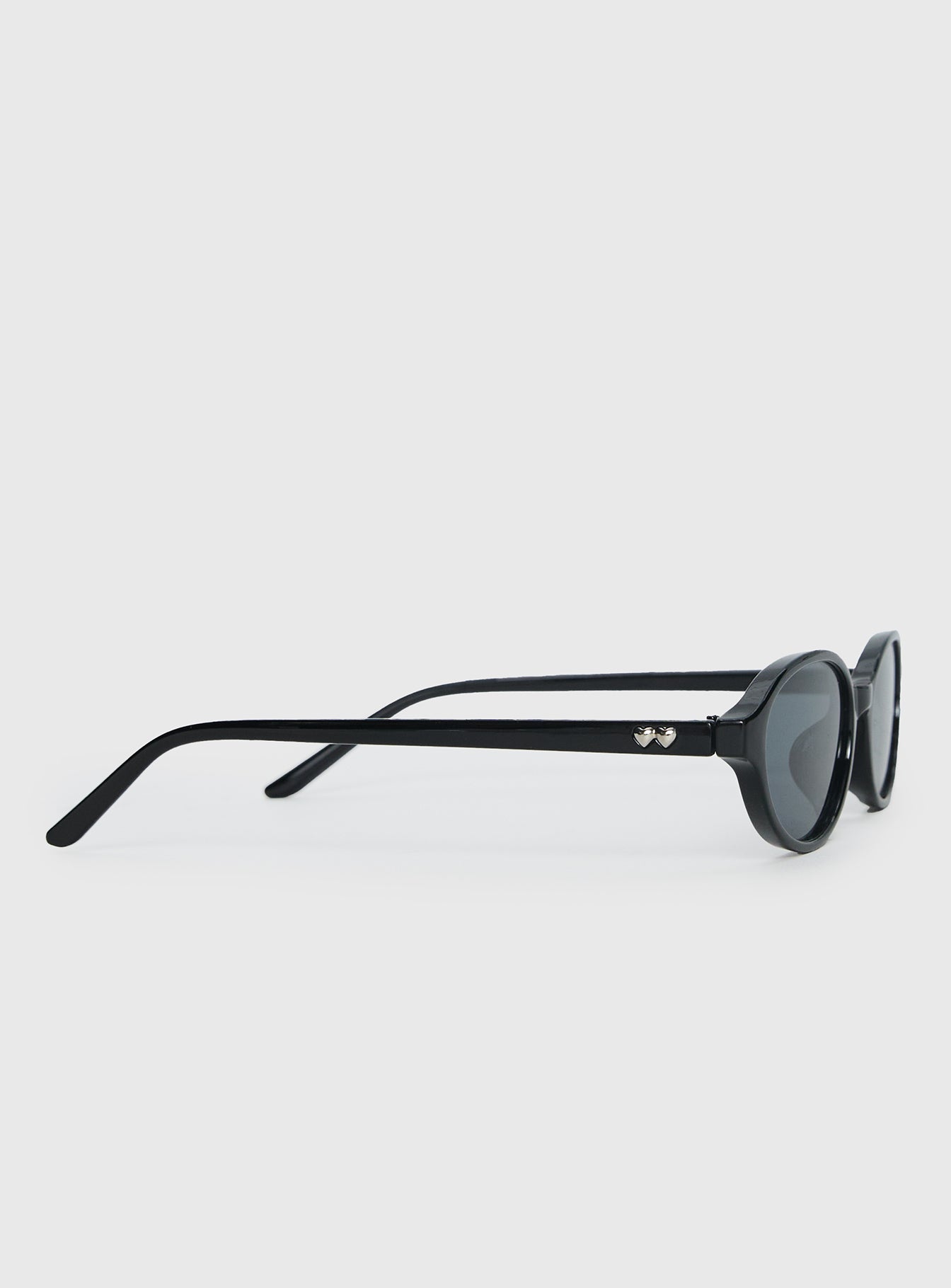 Captivation Oval Sunglasses Black - Image 3