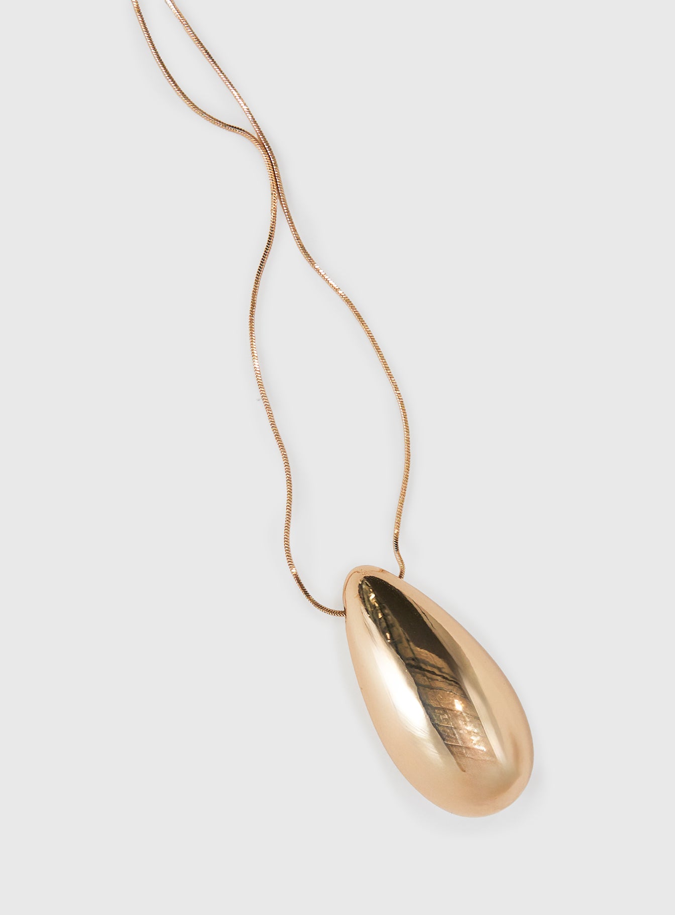 Attracted Pendant Necklace Gold - Image 3