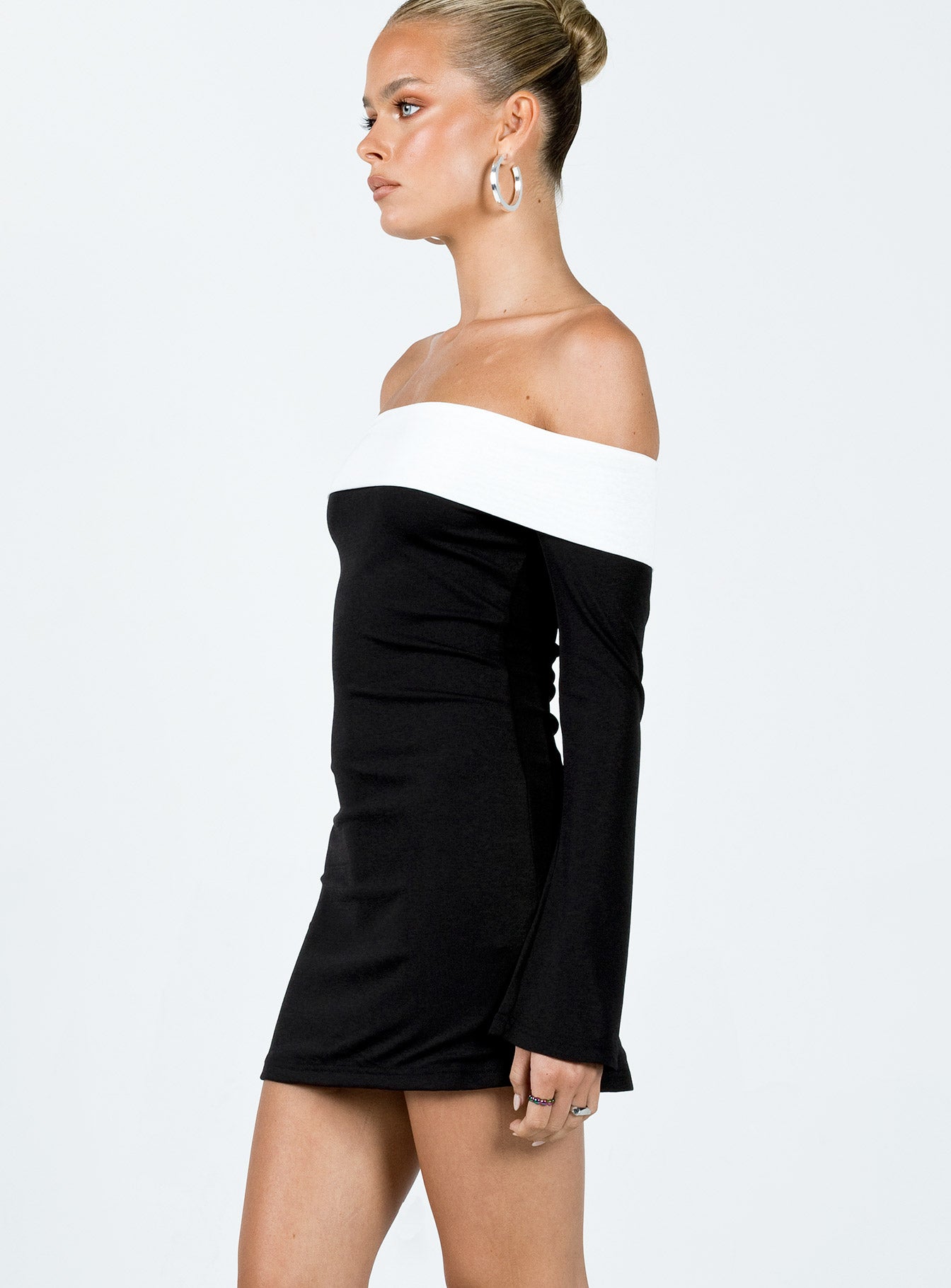 Anya Long Sleeve Off Shoulder Mini Dress Black White - Image 4