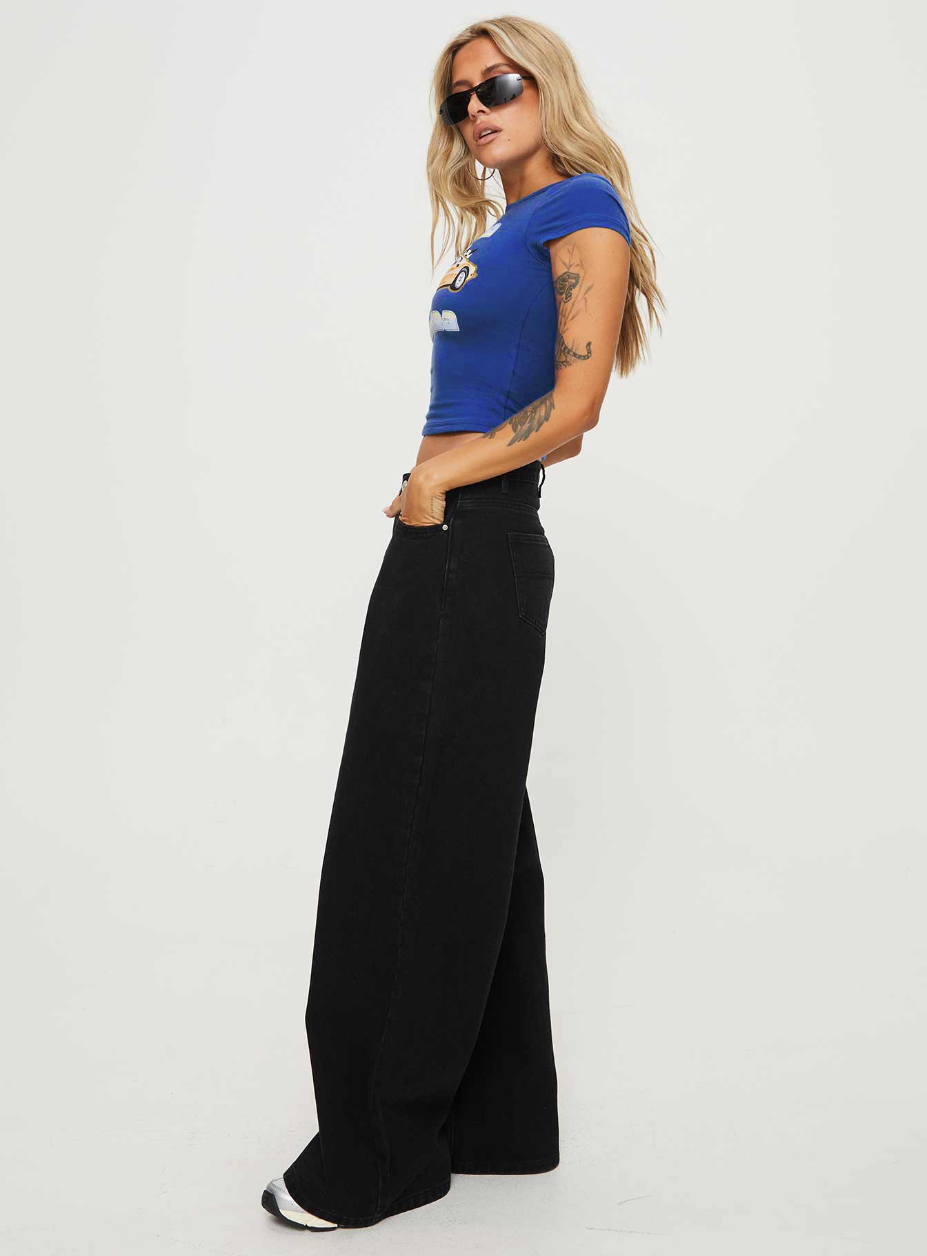 Naylor Mid Rise Wide Leg Jeans Washed Black Denim - Image 4