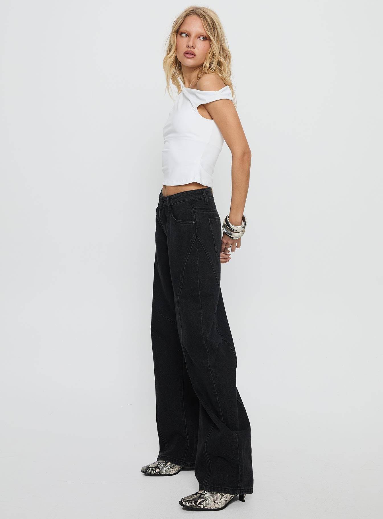 Lost Track Mid Rise Barrel Leg Jeans Washed Black - Image 4