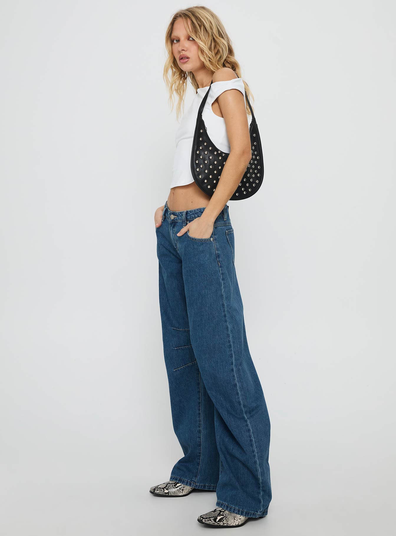Tippie Low Rise Barrel Leg Jeans Mid Wash - Image 4