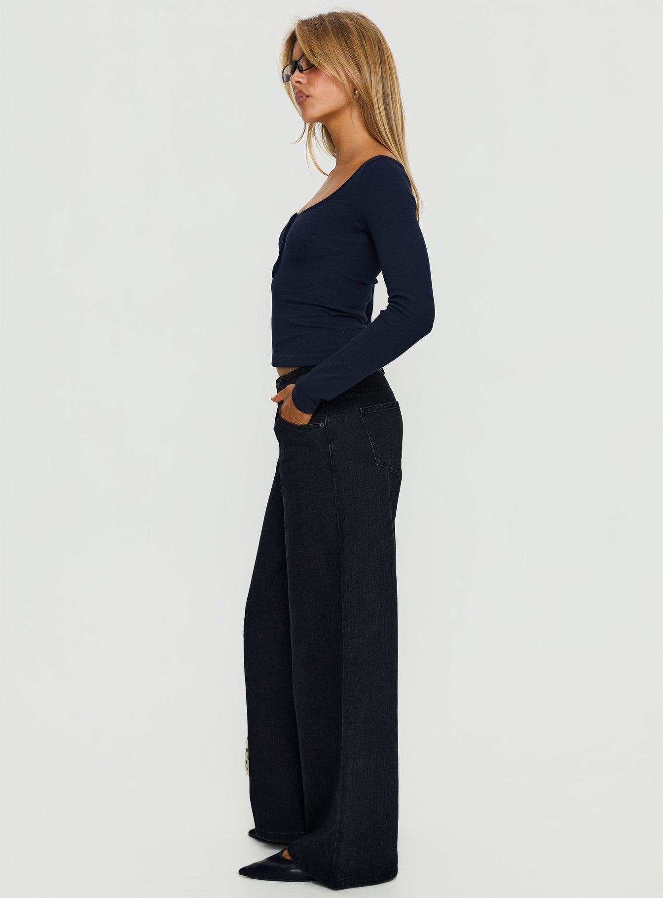 Supercut Low Rise Baggy Pleat Jeans Washed Black - Image 3