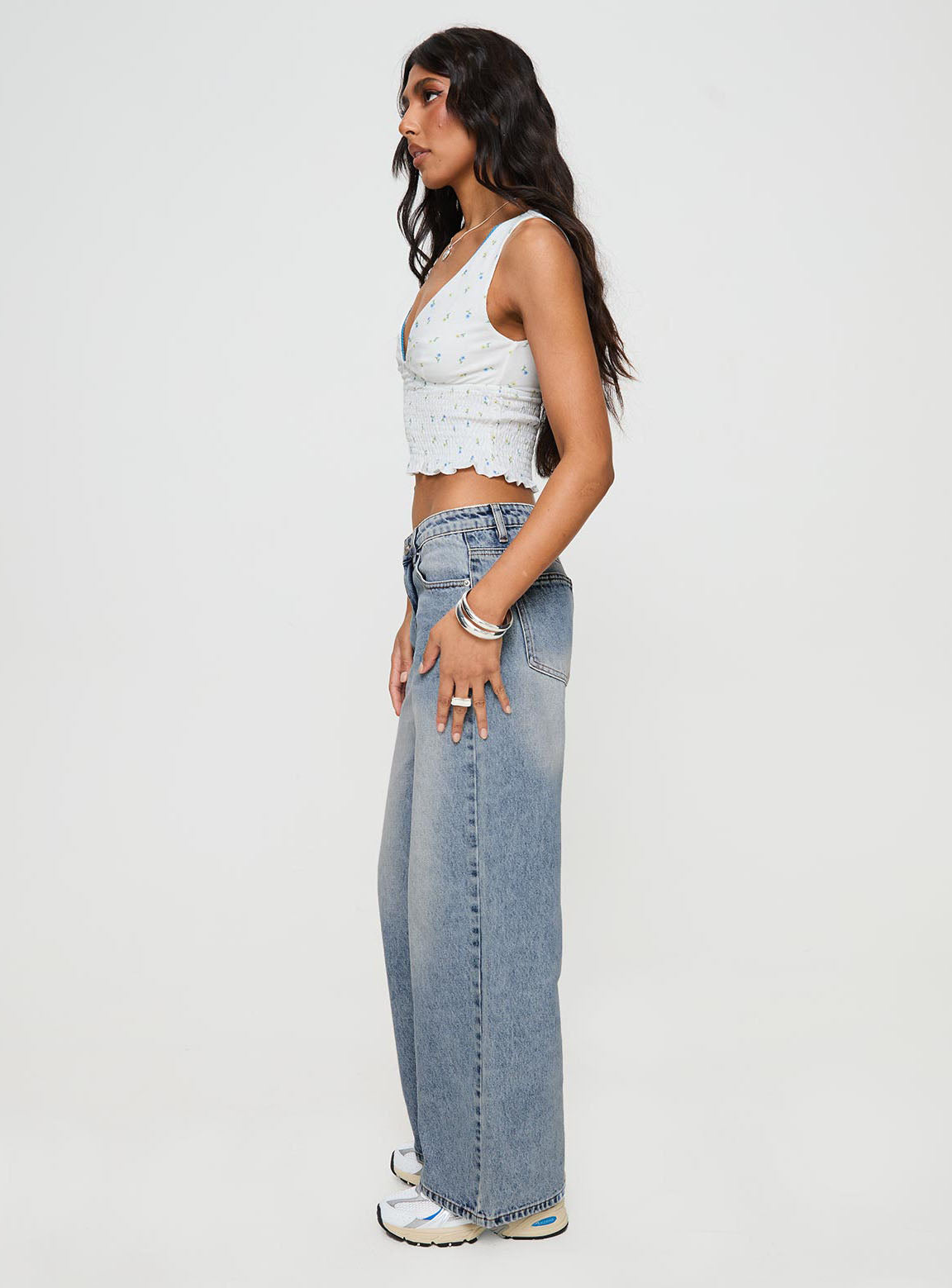 Ronine Low Rise Wide Leg Jeans Light Wash - Image 4