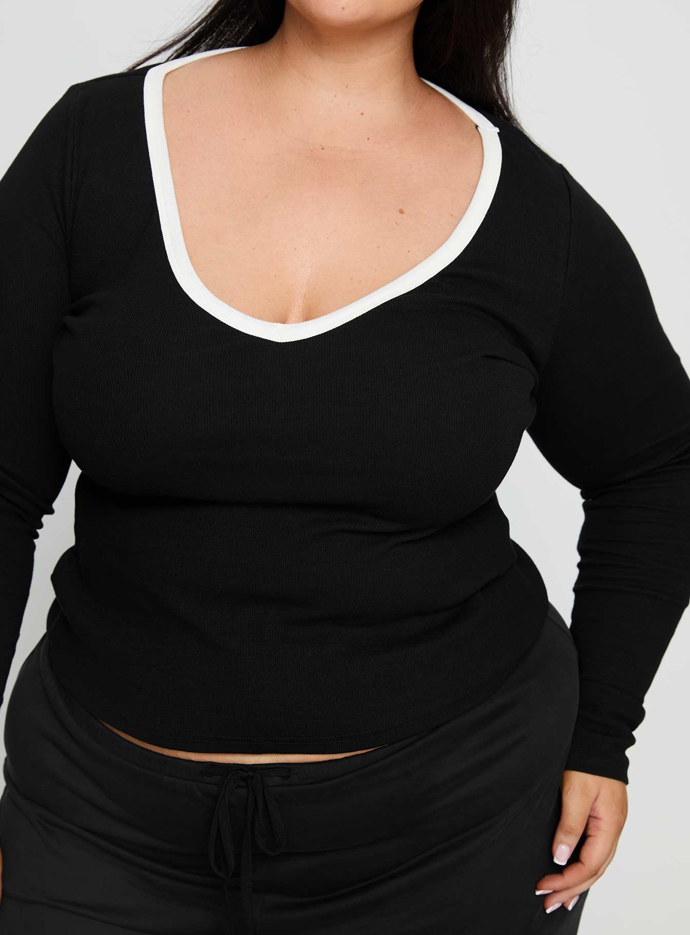 Baseline V Neck Long Sleeve Top Black White Curve - Image 6