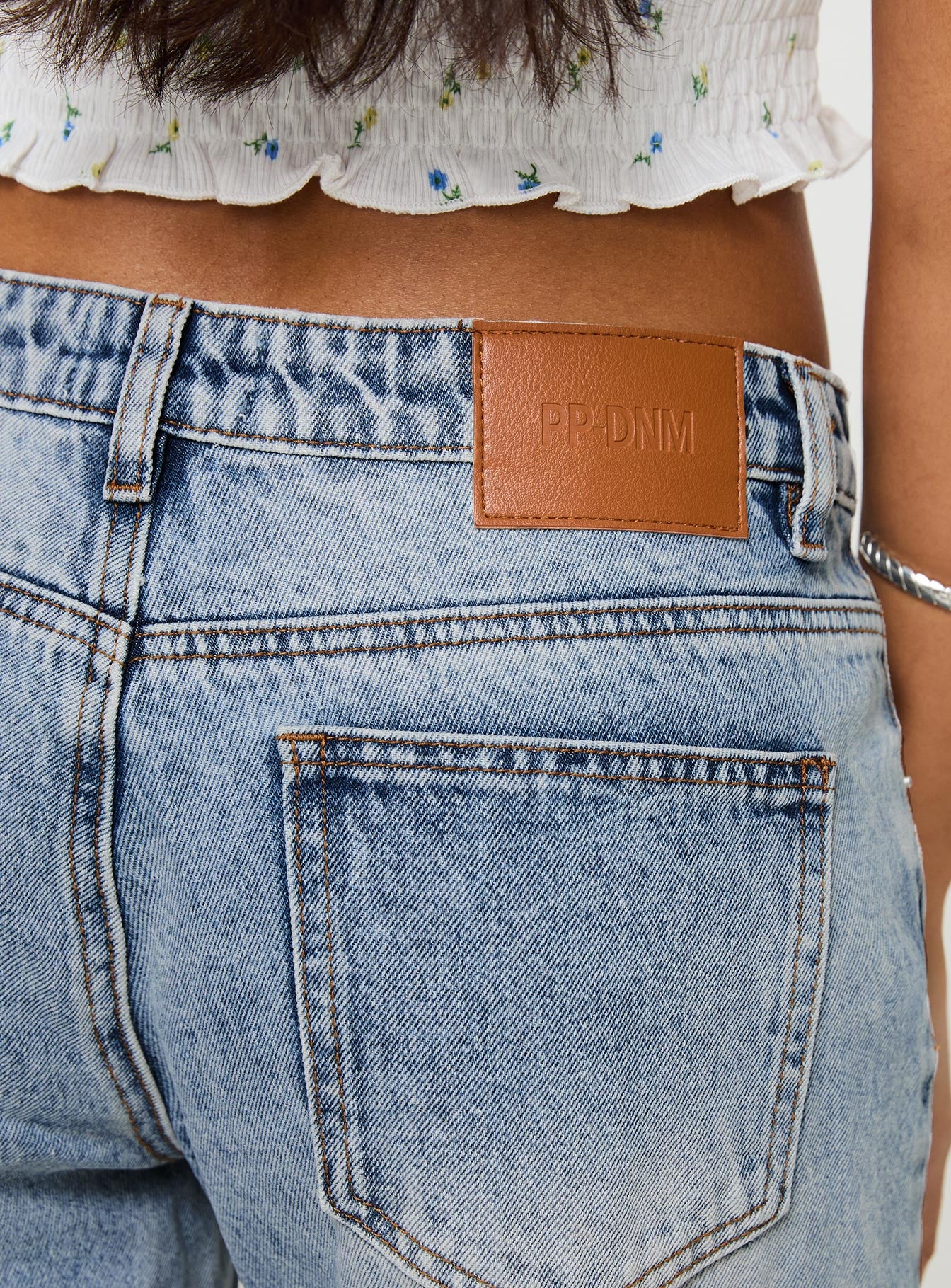 Ronine Low Rise Wide Leg Jeans Light Wash - Image 6