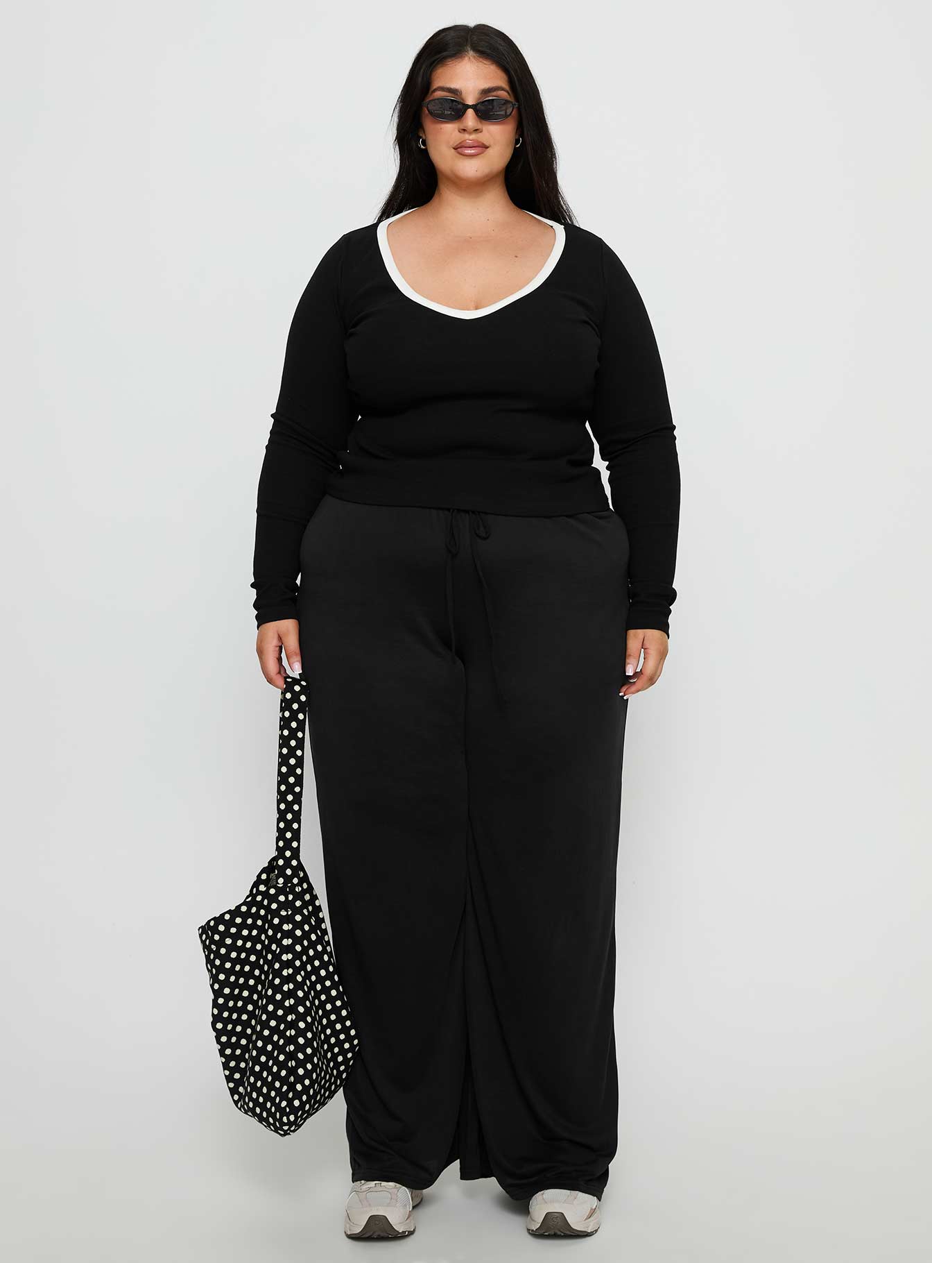 Baseline V Neck Long Sleeve Top Black White Curve - Image 7