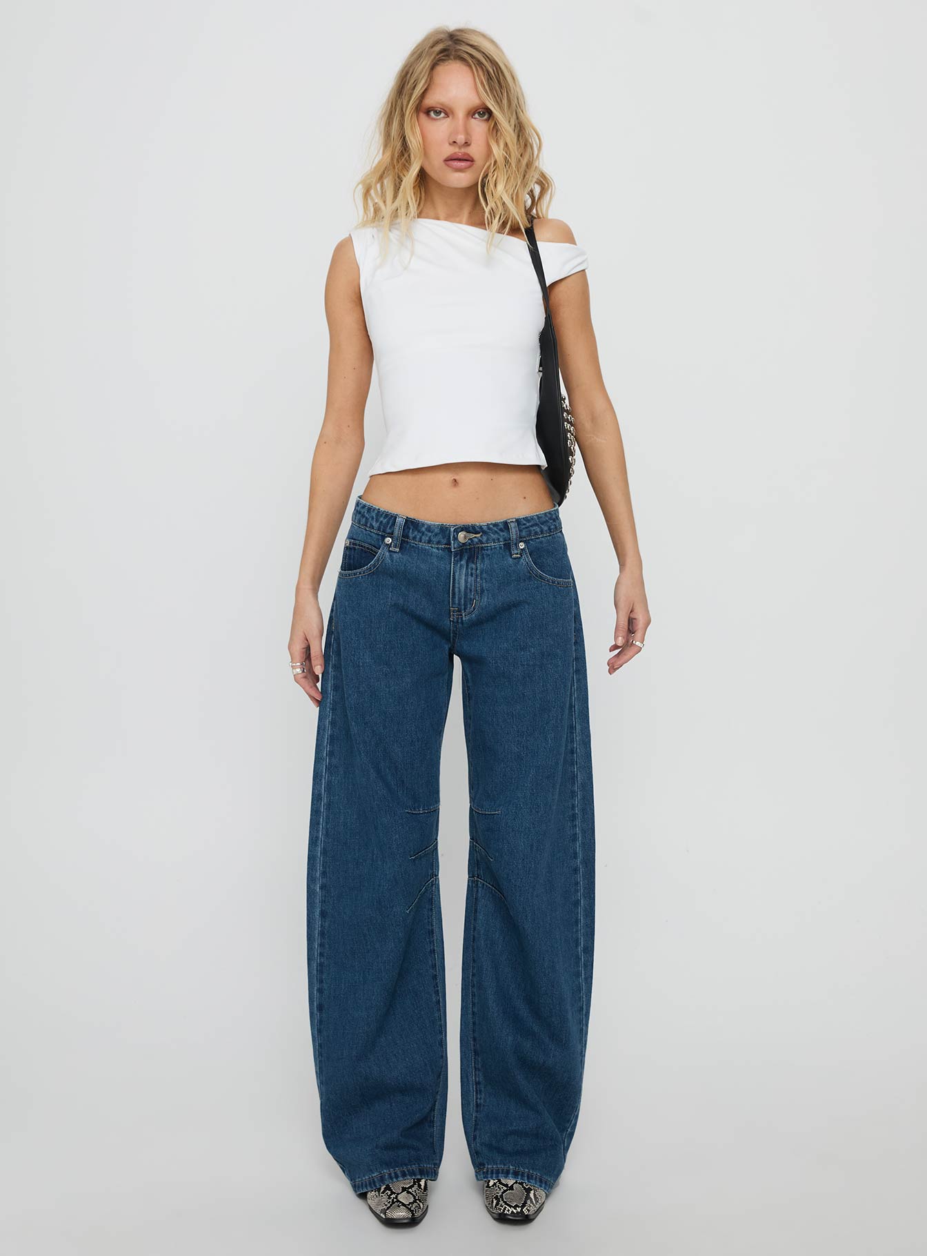 Tippie Low Rise Barrel Leg Jeans Mid Wash - Image 7