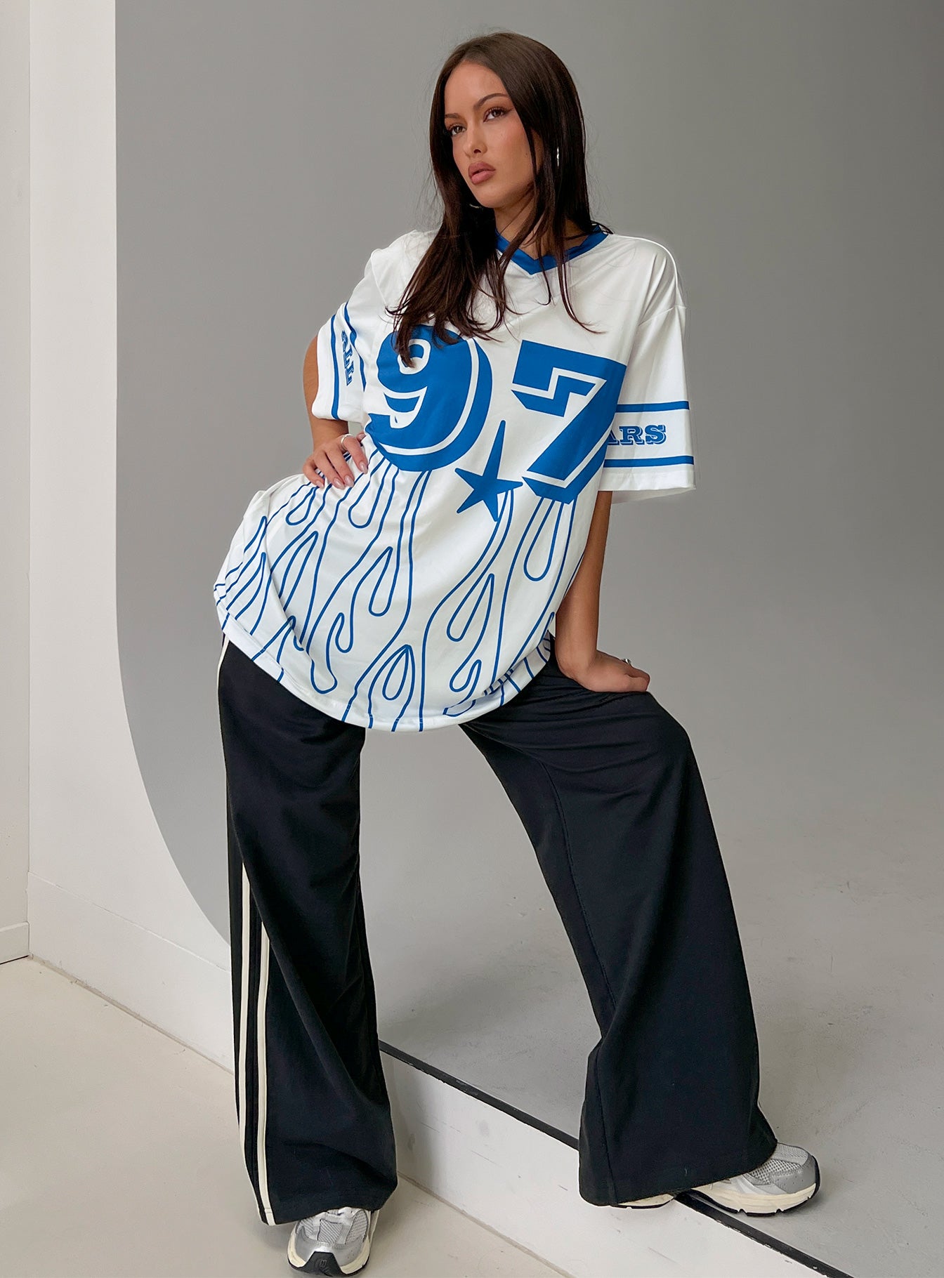 97 Sportstar Oversized Jersey Graphic Top White Blue - Image 8