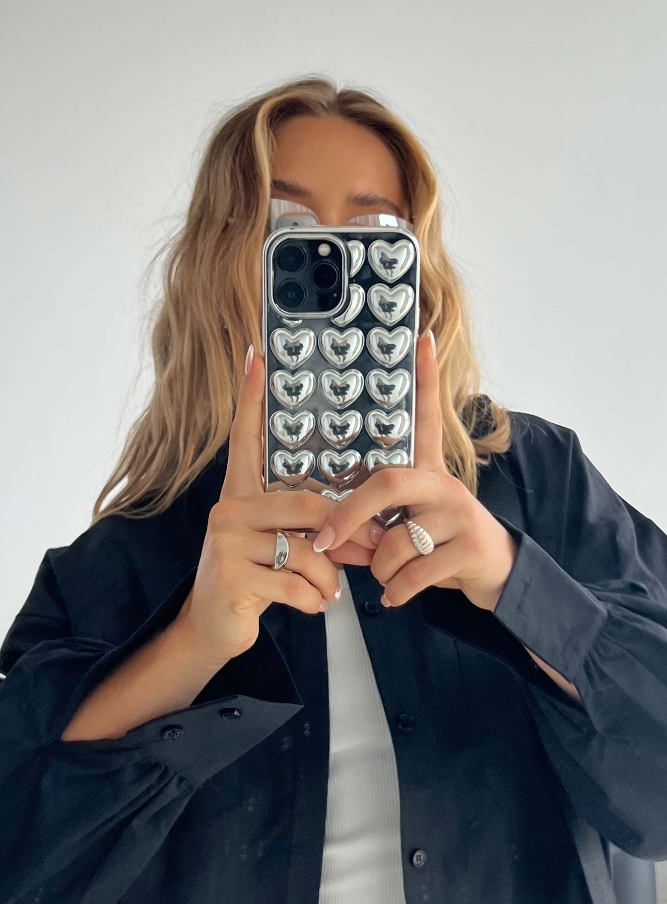 Alexina Iphone Case Silver - Image 3
